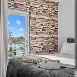 Stylish 3 Bed House In Reading, Perfect For Business & Contractors, Free Parking