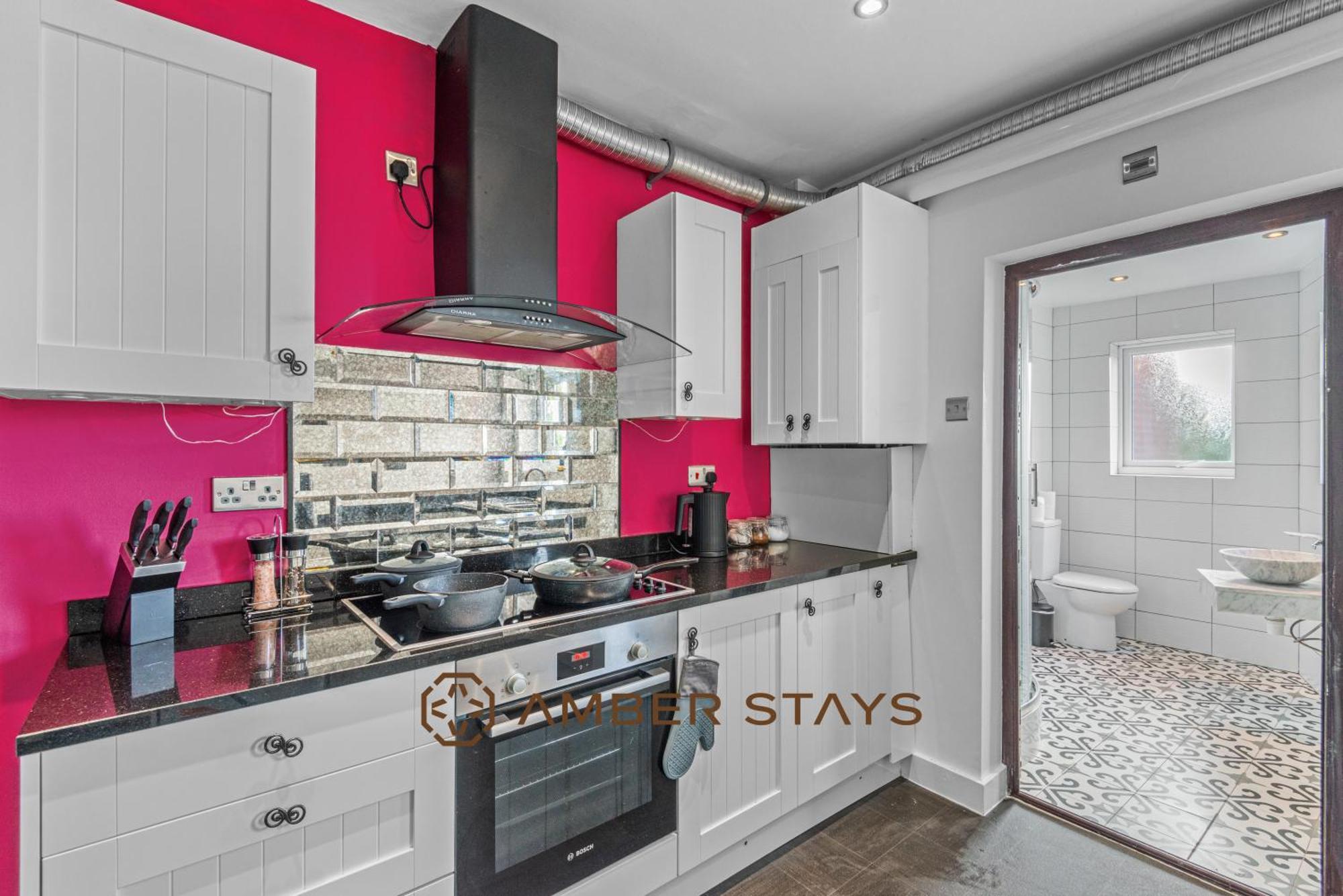 Holiday home Stylish 3 Bed House In Reading, Perfect For Business & Contractors, Free Parking *