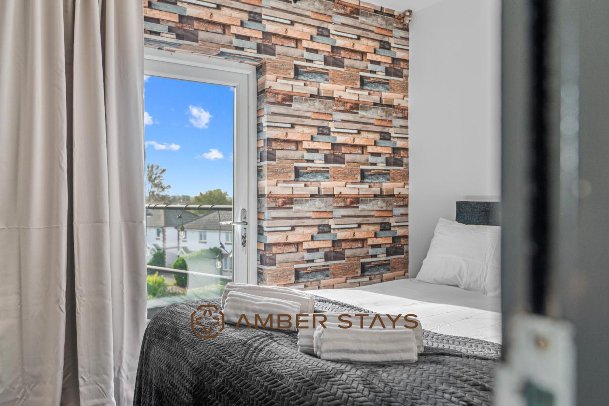 Stylish 3 Bed House In Reading, Perfect For Business & Contractors, Free Parking Reading