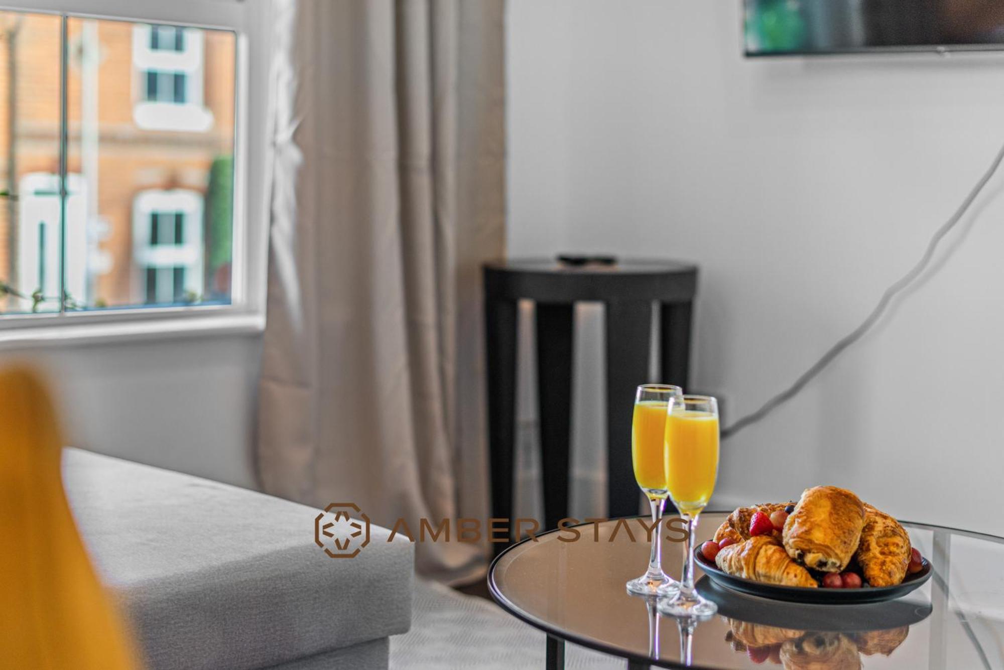 Stylish 3 Bed House In Reading, Perfect For Business & Contractors, Free Parking Holiday home