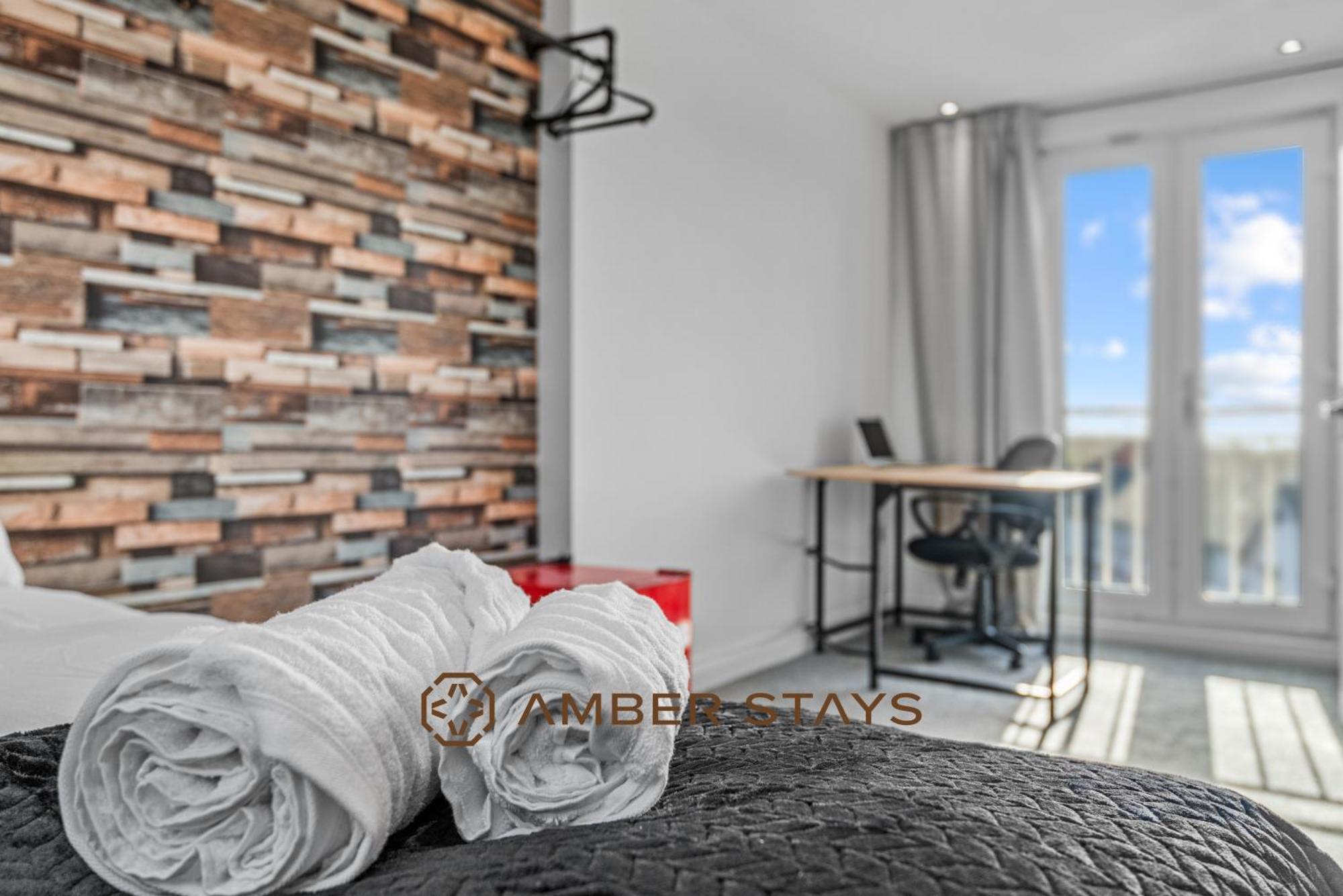 Stylish 3 Bed House In Reading, Perfect For Business & Contractors, Free Parking