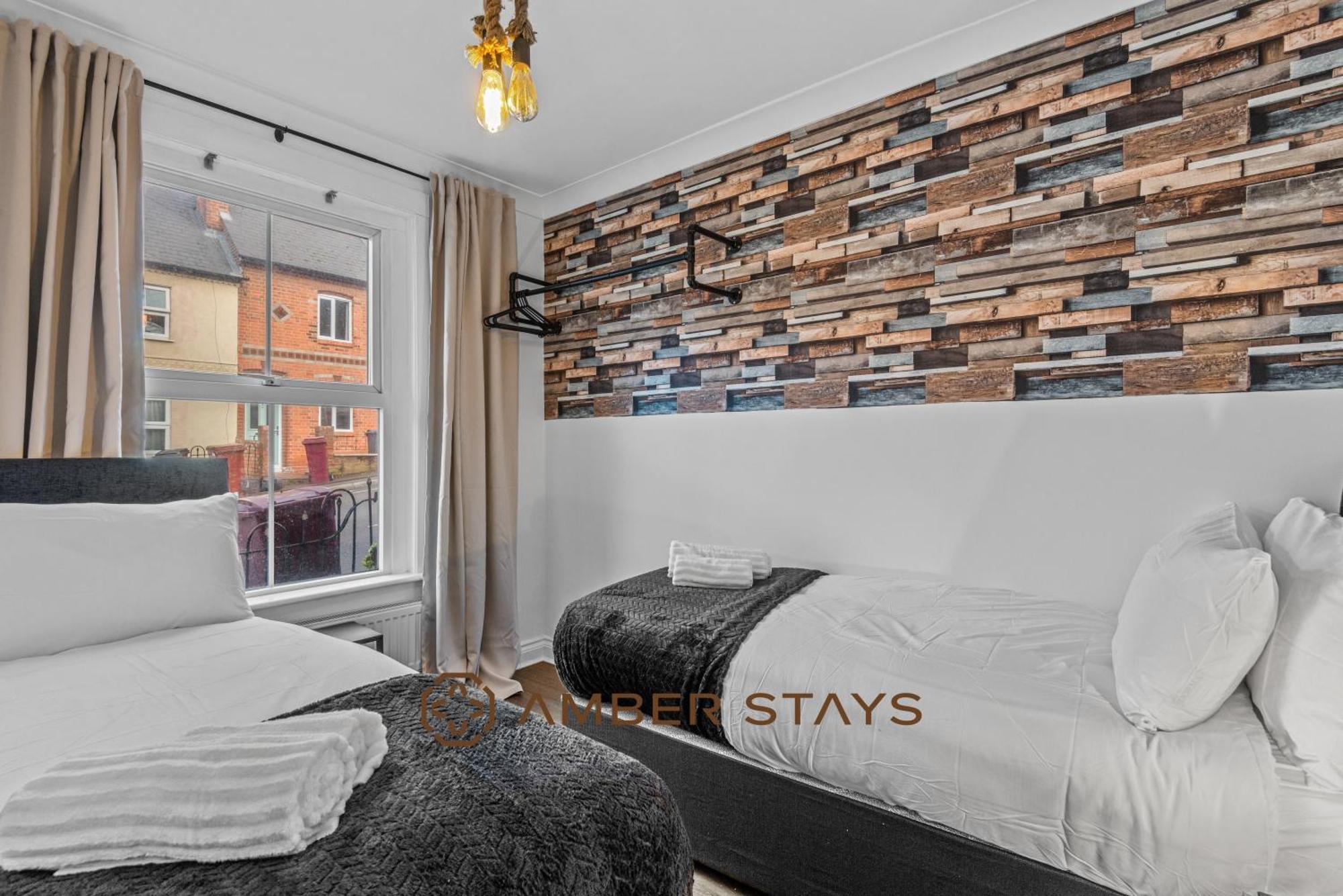 Holiday home Stylish 3 Bed House In Reading, Perfect For Business & Contractors, Free Parking Reading