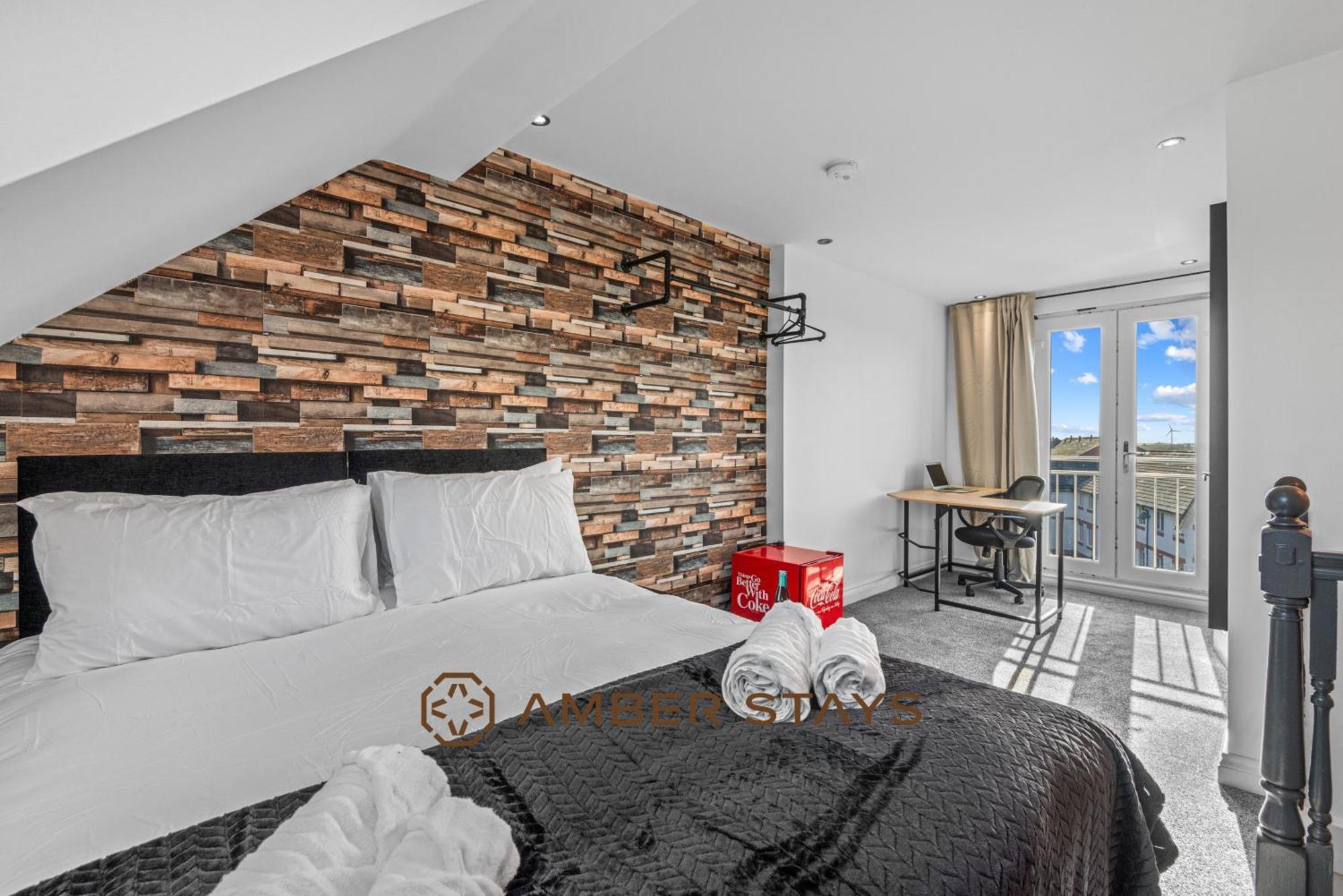 Stylish 3 Bed House In Reading, Perfect For Business & Contractors, Free Parking * Reading