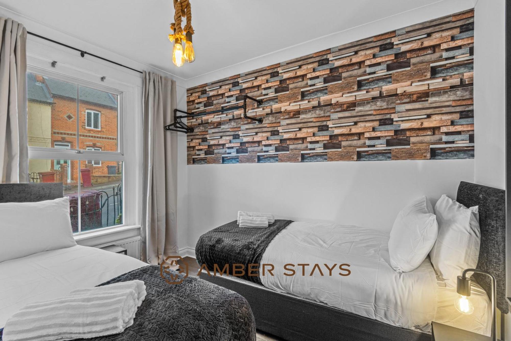 Stylish 3 Bed House In Reading, Perfect For Business & Contractors, Free Parking Holiday home Reading